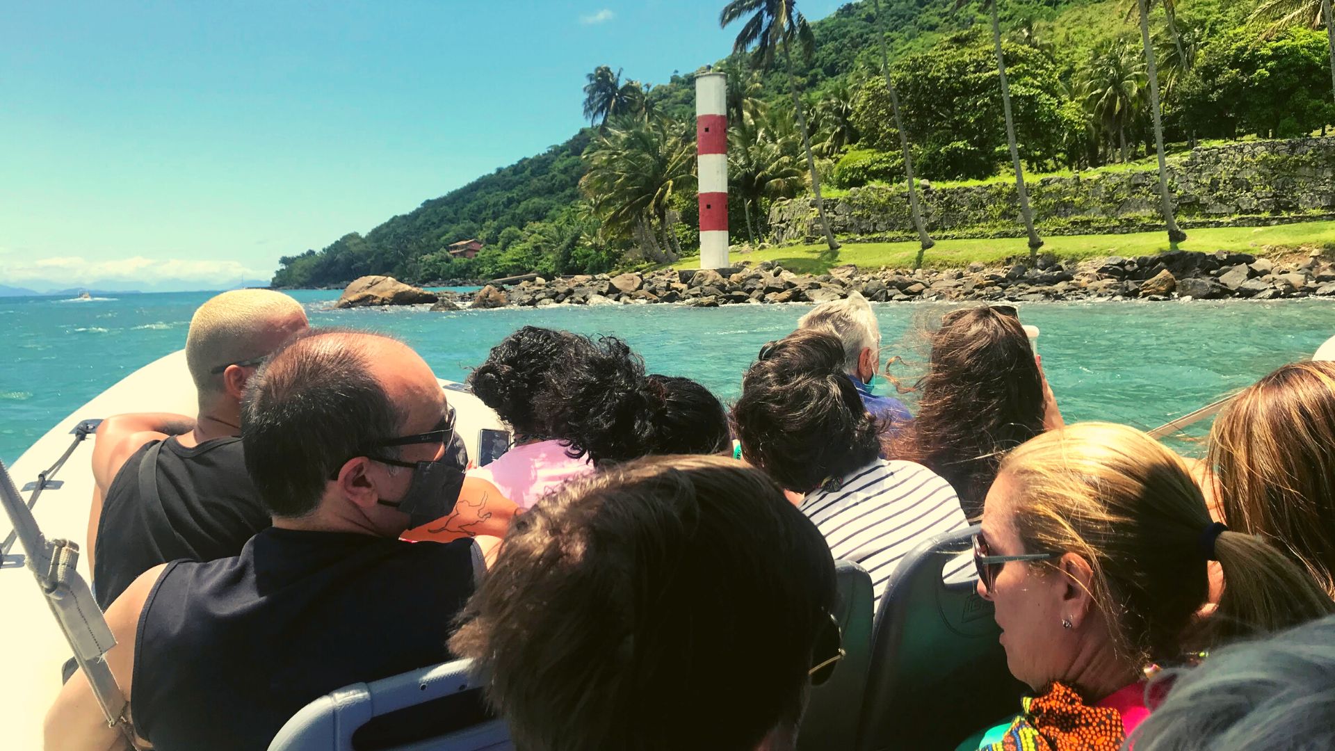 Passeio de barco Ilhabela 1